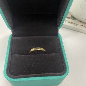 Women size 6 gold ring